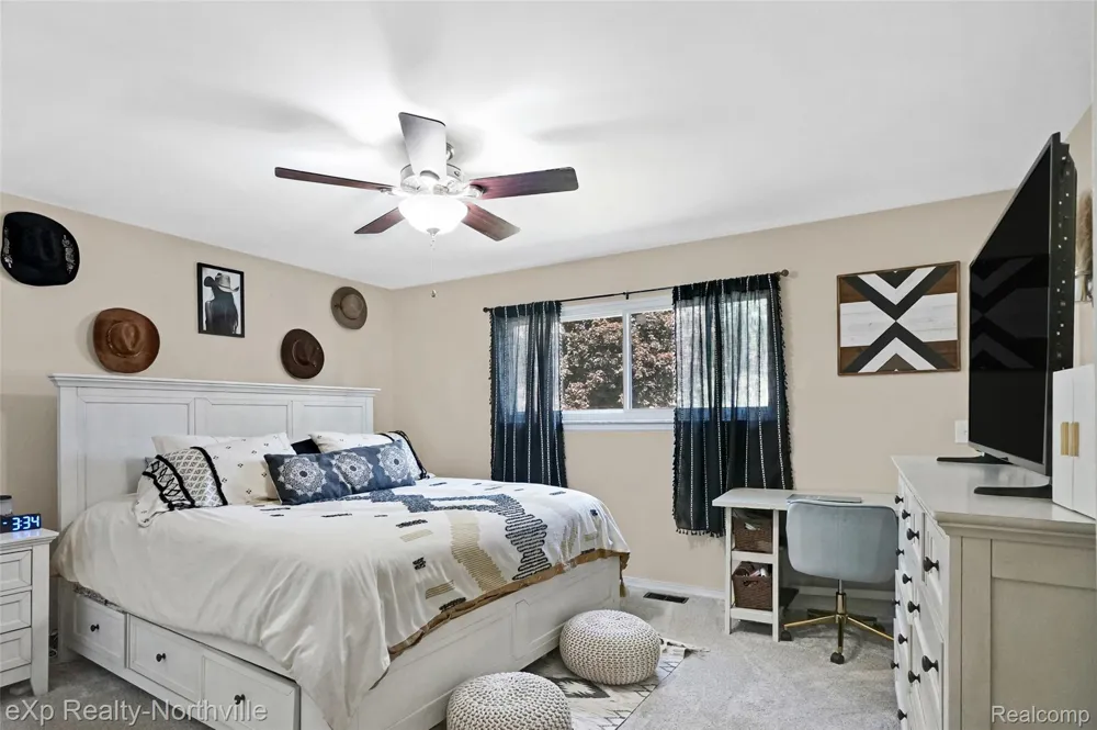 5166 Dayton Drive Troy City, MI 48085