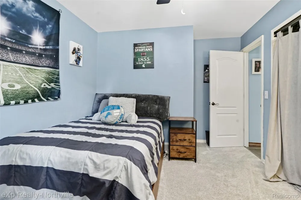5166 Dayton Drive Troy City, MI 48085