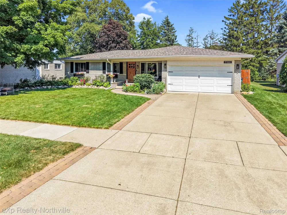 5166 Dayton Drive Troy City, MI 48085