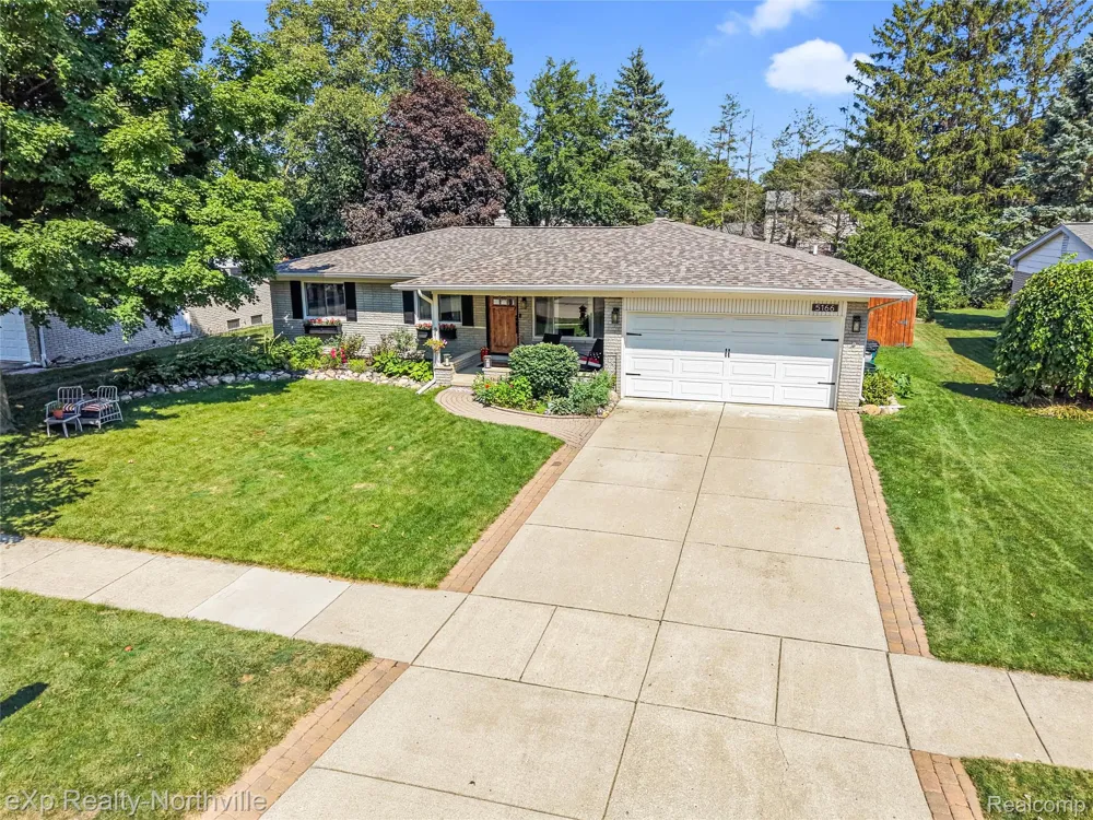5166 Dayton Drive Troy City, MI 48085