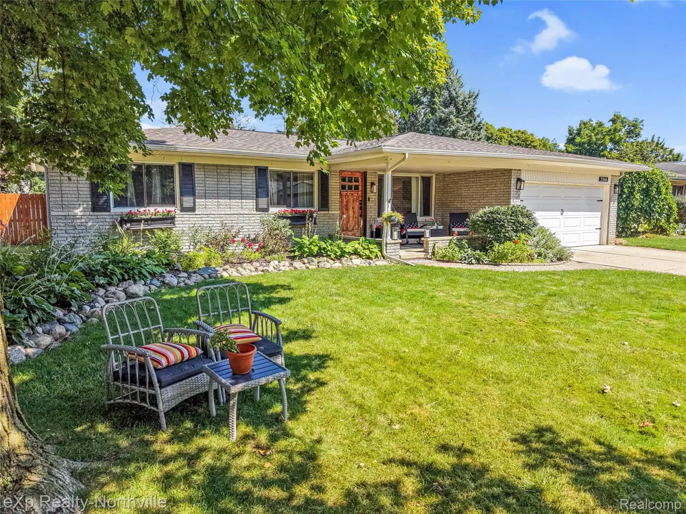 5166 Dayton Drive Troy City, MI 48085