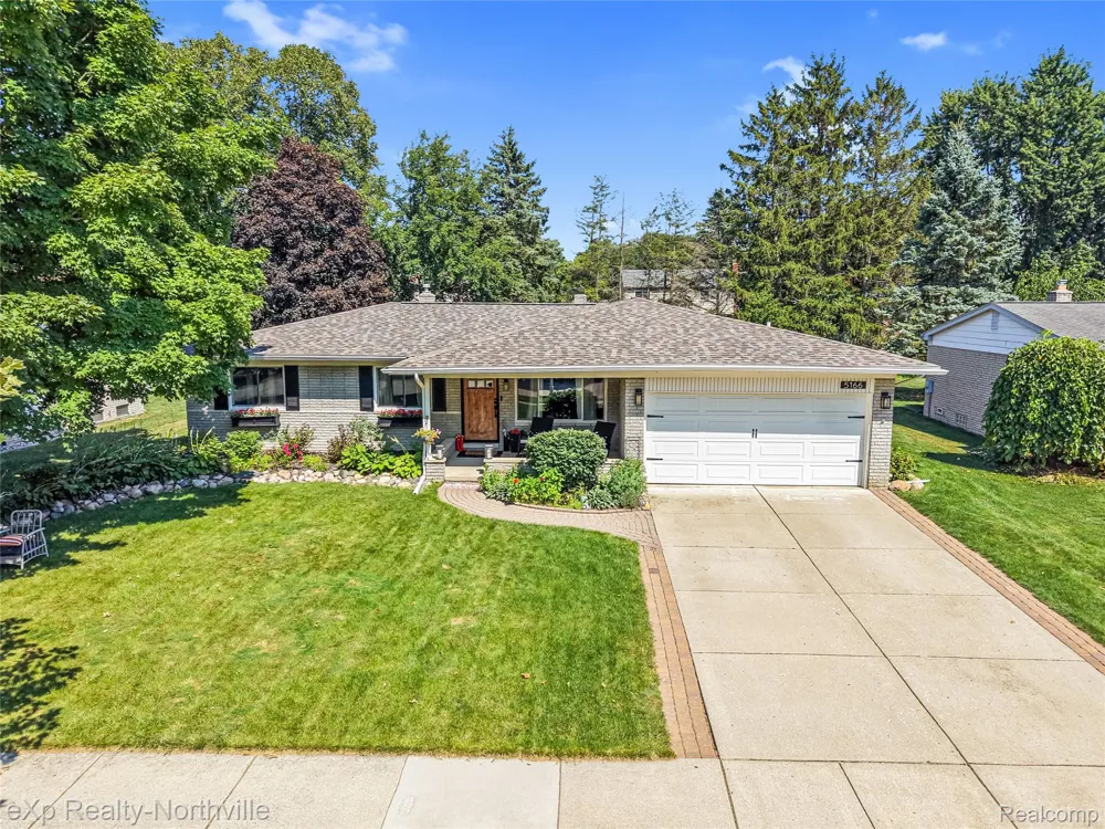 5166 Dayton Drive Troy City, MI 48085
