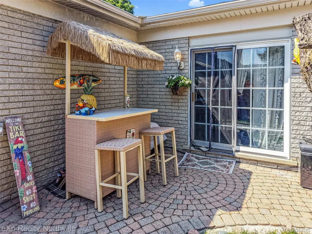 5166 Dayton Drive Troy City, MI 48085