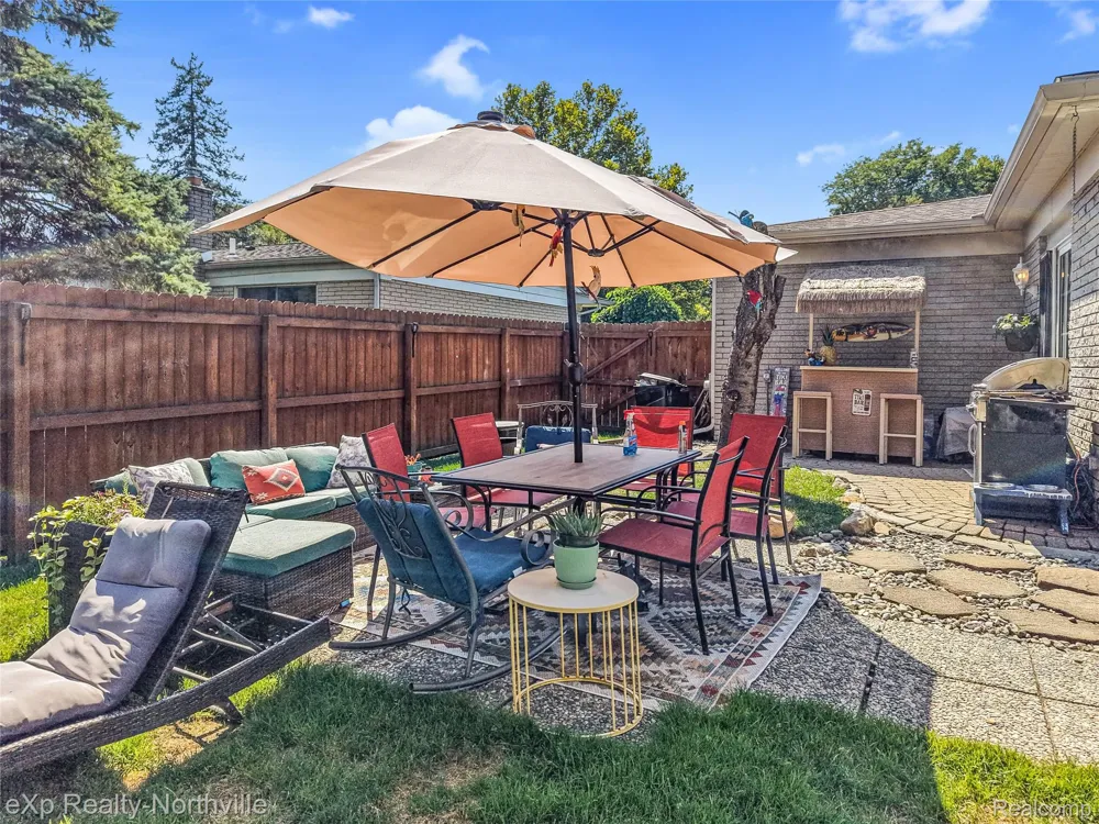 5166 Dayton Drive Troy City, MI 48085