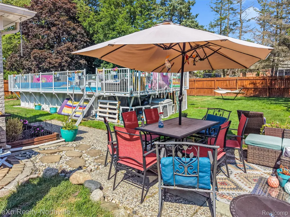 5166 Dayton Drive Troy City, MI 48085