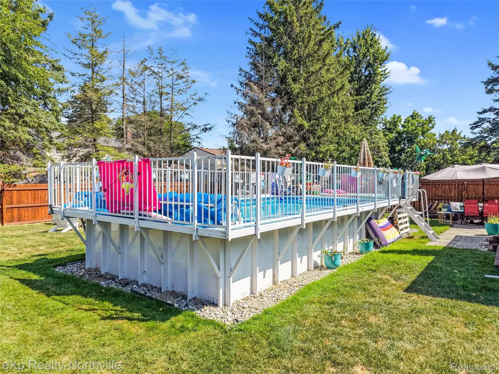 5166 Dayton Drive Troy City, MI 48085