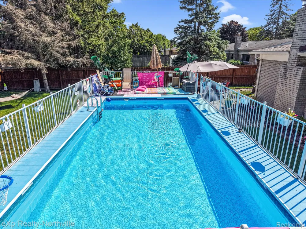 5166 Dayton Drive Troy City, MI 48085