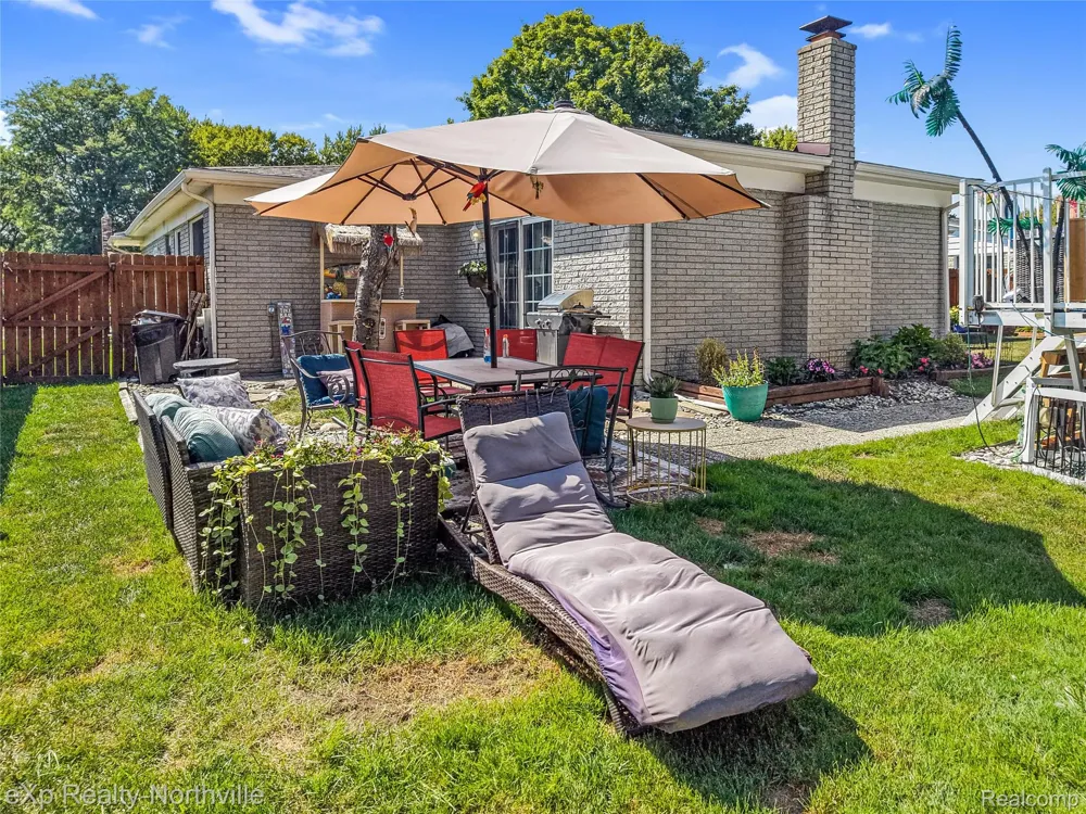 5166 Dayton Drive Troy City, MI 48085