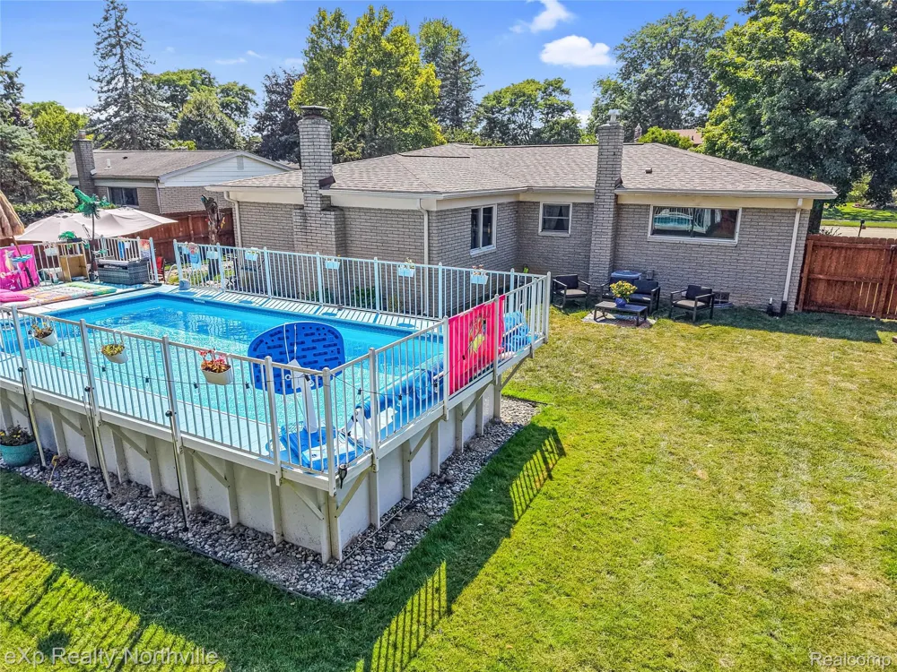 5166 Dayton Drive Troy City, MI 48085