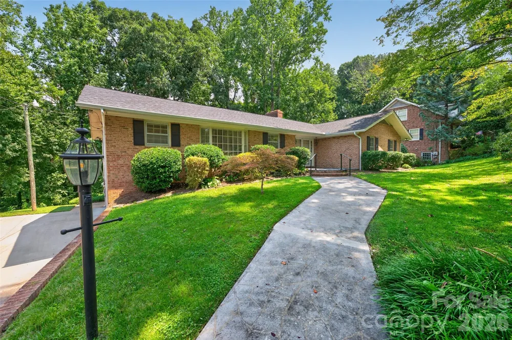530 25th Avenue NW Hickory, NC 28601