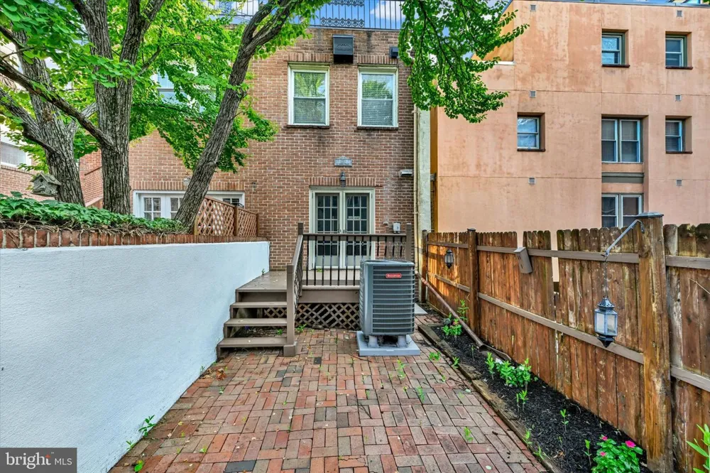 131 W BARRE STREET W Baltimore, MD 21201