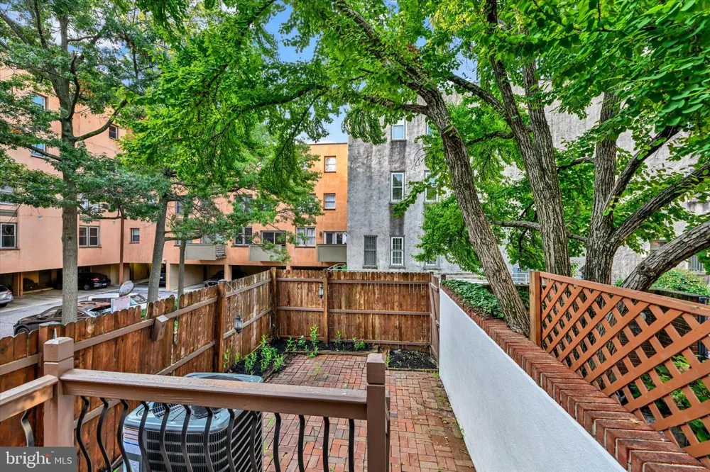 131 W BARRE STREET W Baltimore, MD 21201