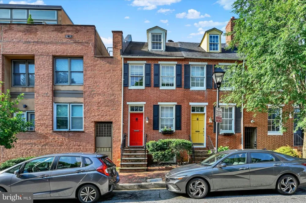 131 W BARRE STREET W Baltimore, MD 21201