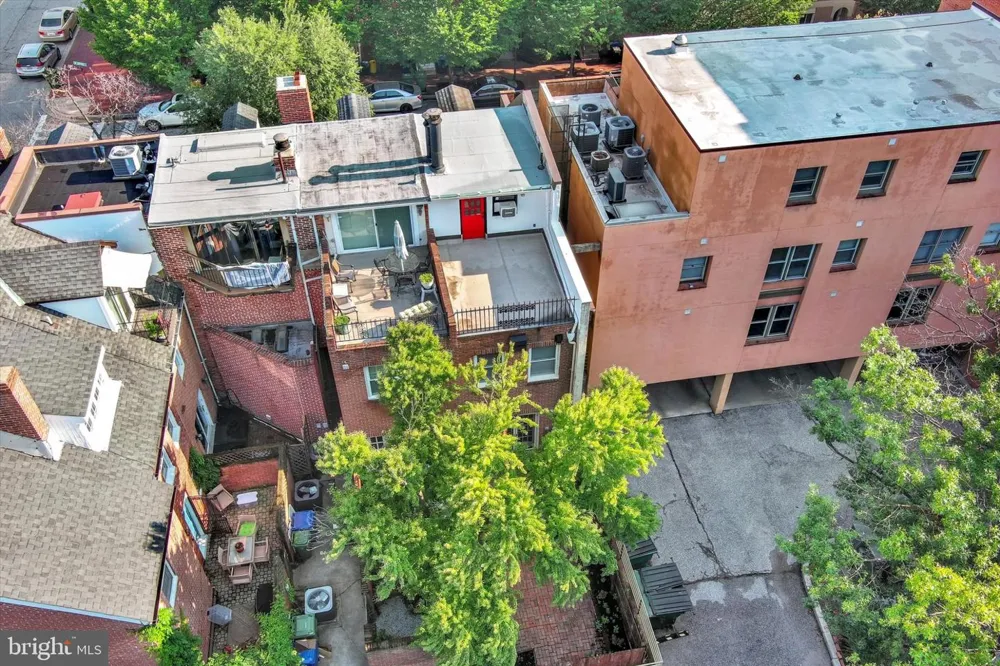 131 W BARRE STREET W Baltimore, MD 21201