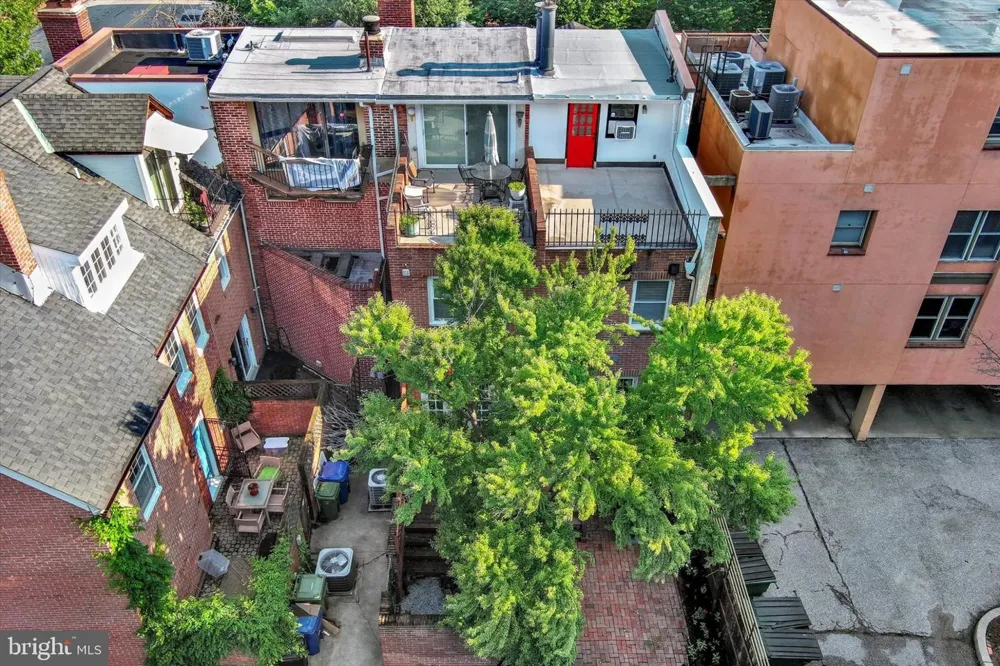 131 W BARRE STREET W Baltimore, MD 21201
