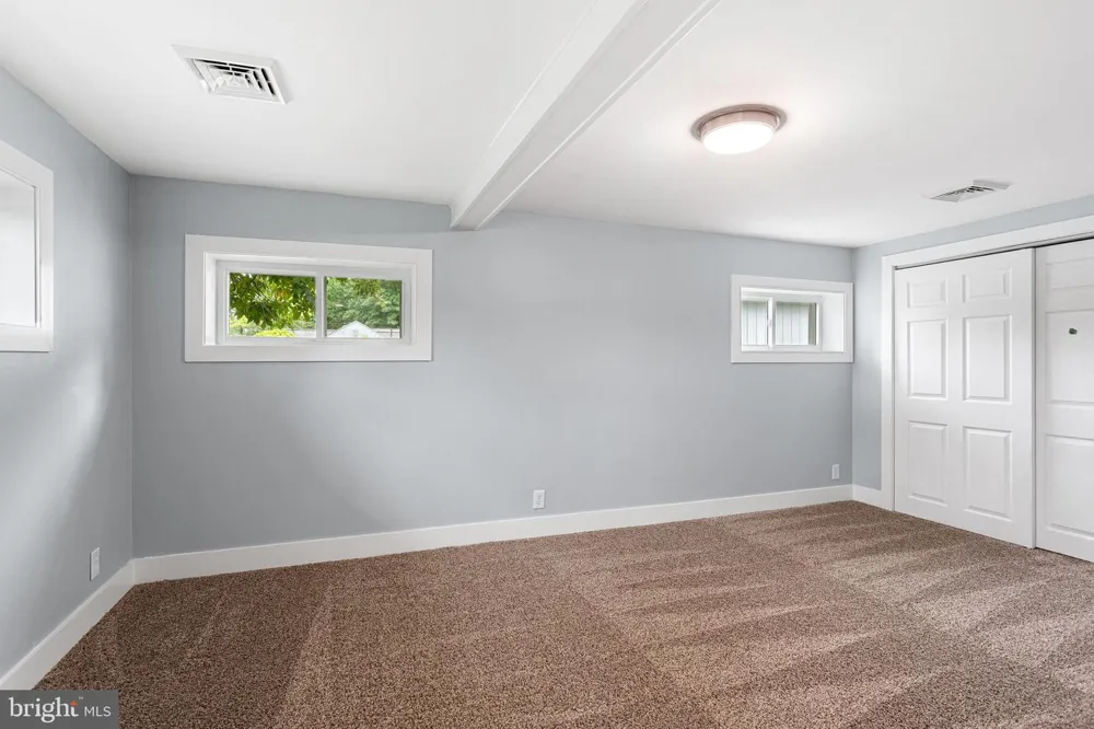 2105 LAKESIDE DRIVE Williamstown, NJ 08094