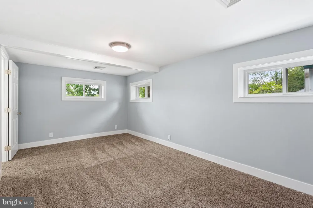 2105 LAKESIDE DRIVE Williamstown, NJ 08094
