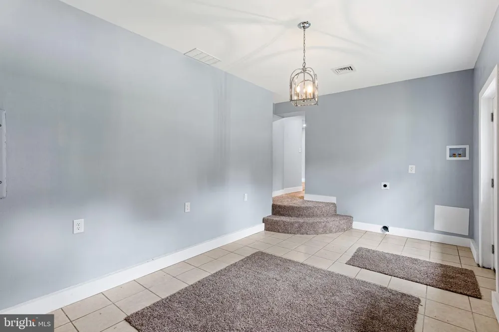 2105 LAKESIDE DRIVE Williamstown, NJ 08094