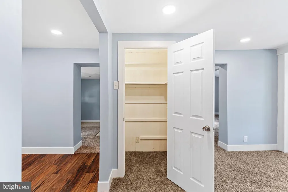 2105 LAKESIDE DRIVE Williamstown, NJ 08094