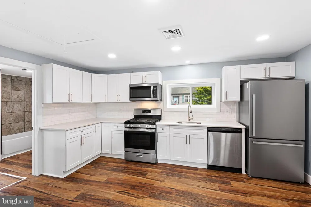 2105 LAKESIDE DRIVE Williamstown, NJ 08094