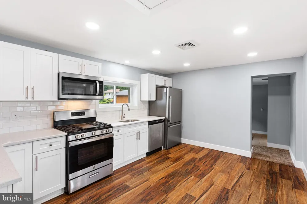 2105 LAKESIDE DRIVE Williamstown, NJ 08094