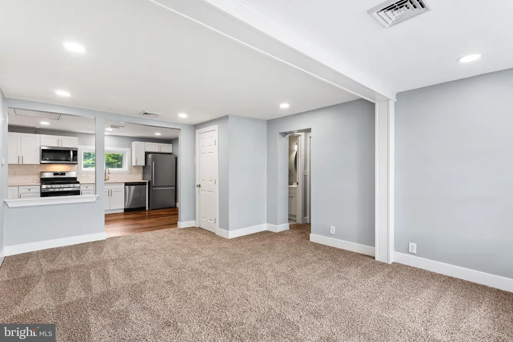 2105 LAKESIDE DRIVE Williamstown, NJ 08094