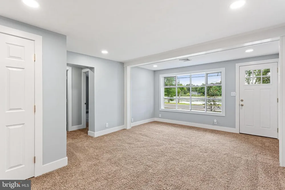 2105 LAKESIDE DRIVE Williamstown, NJ 08094