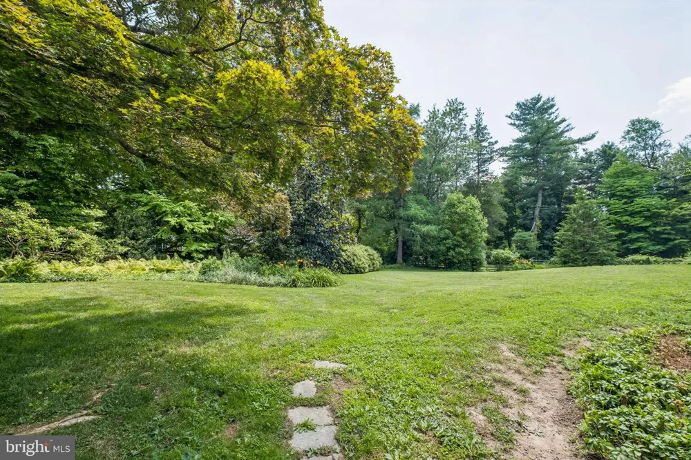 516 GRAVERS Wyndmoor, PA 19038