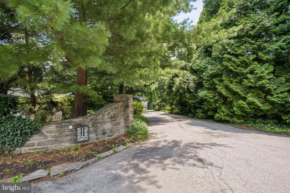 516 GRAVERS Wyndmoor, PA 19038
