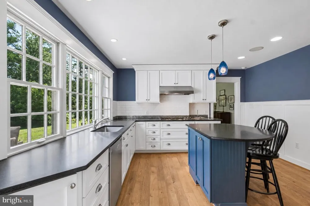516 GRAVERS Wyndmoor, PA 19038