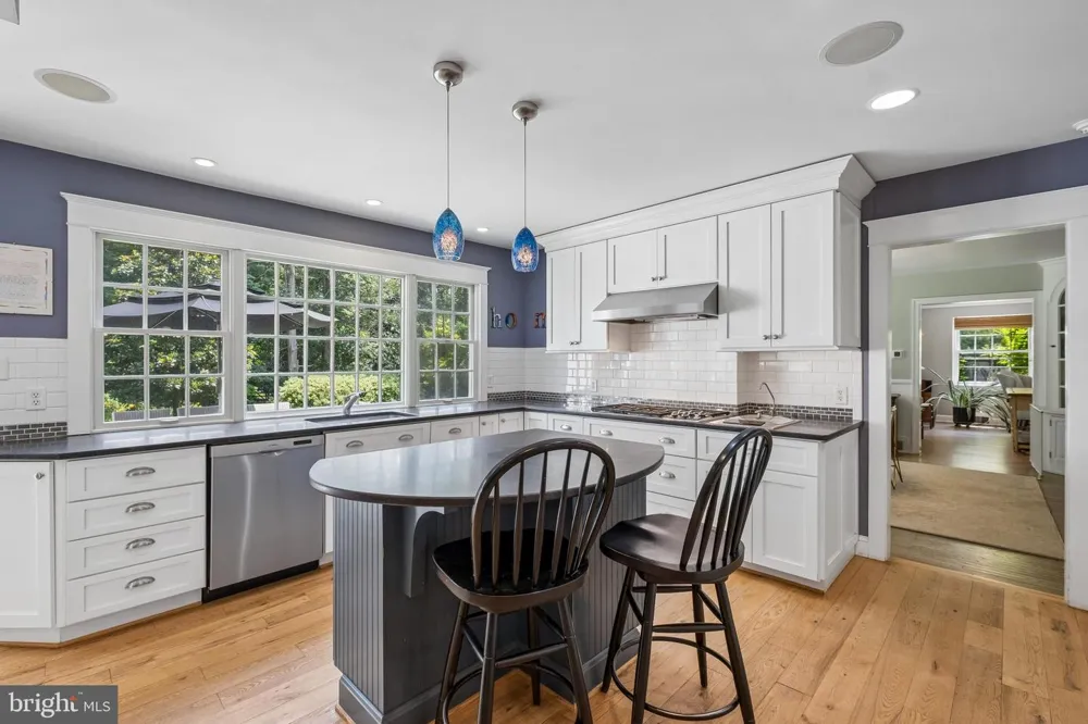 516 GRAVERS Wyndmoor, PA 19038