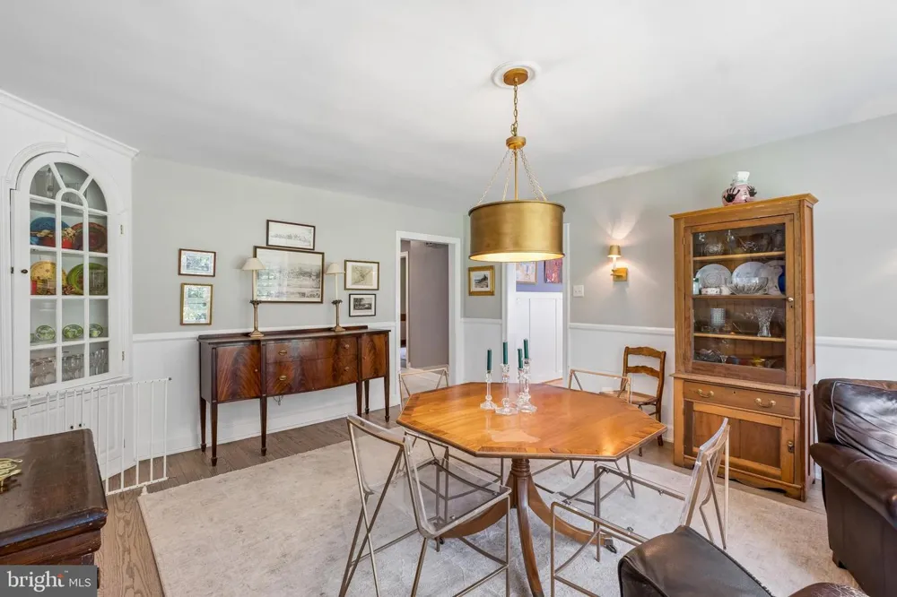 516 GRAVERS Wyndmoor, PA 19038