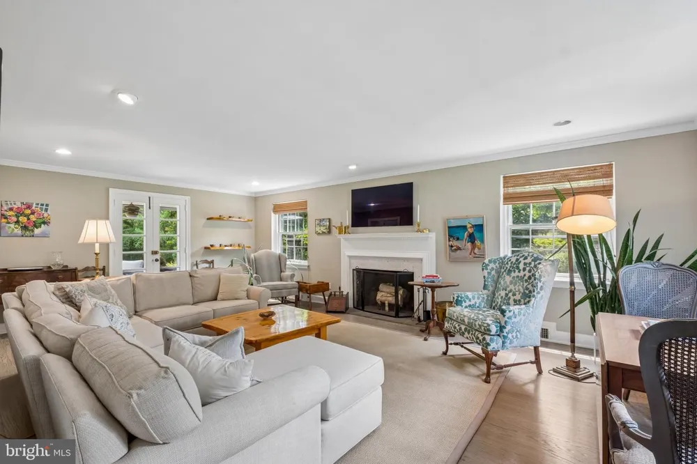516 GRAVERS Wyndmoor, PA 19038