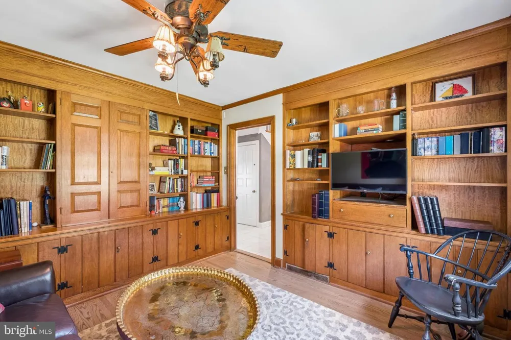 516 GRAVERS Wyndmoor, PA 19038
