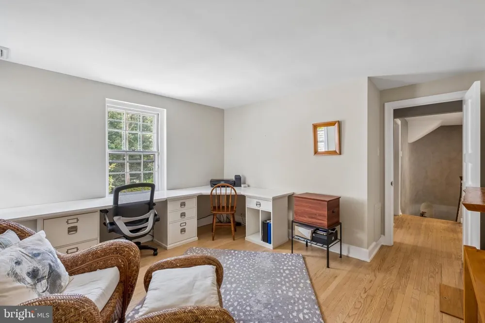 516 GRAVERS Wyndmoor, PA 19038