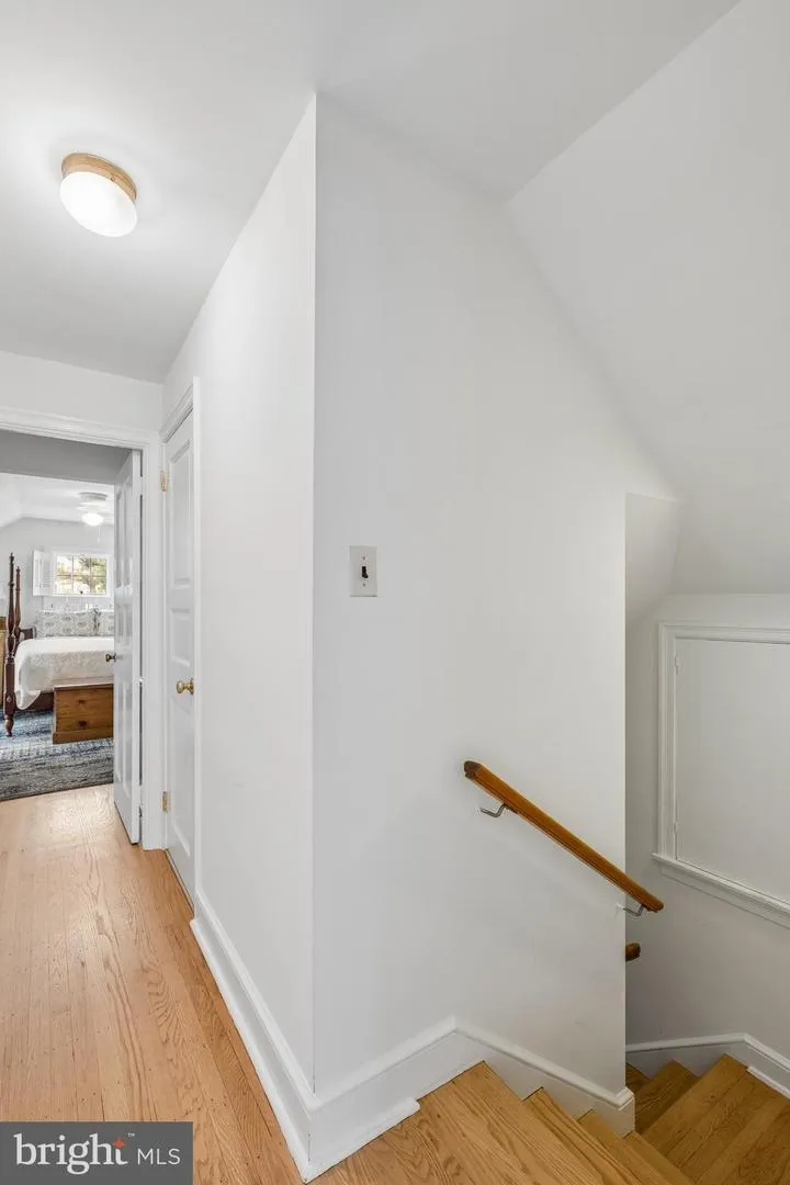 516 GRAVERS Wyndmoor, PA 19038