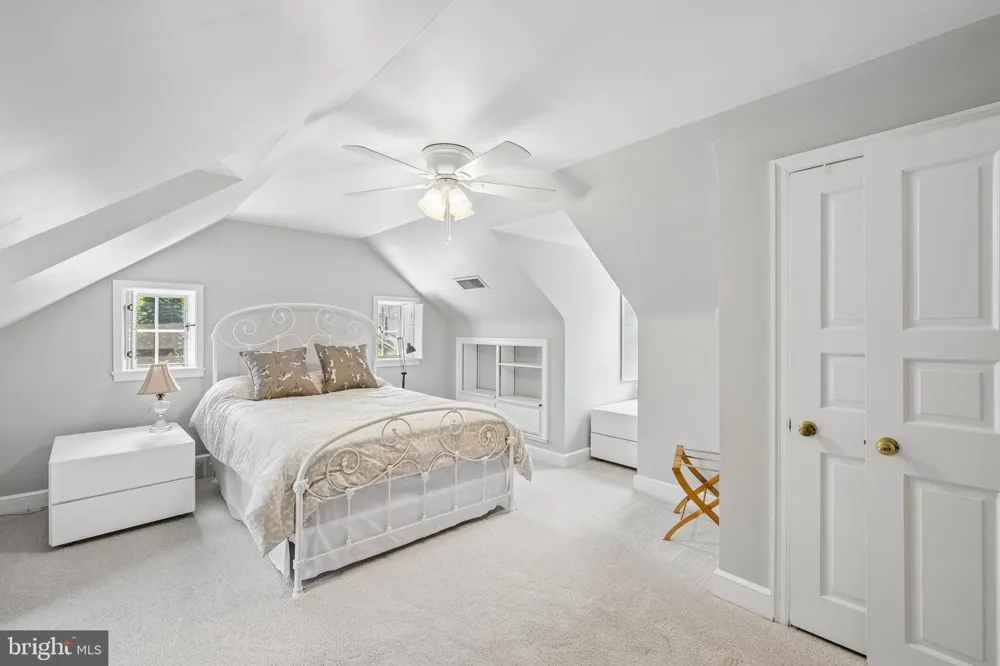 516 GRAVERS Wyndmoor, PA 19038