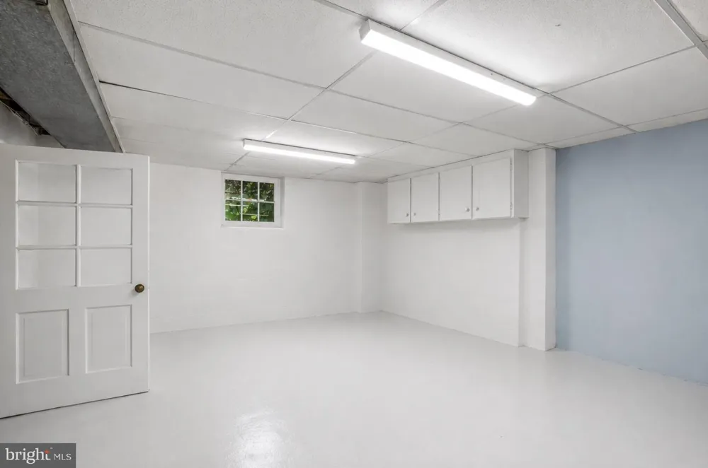 516 GRAVERS Wyndmoor, PA 19038