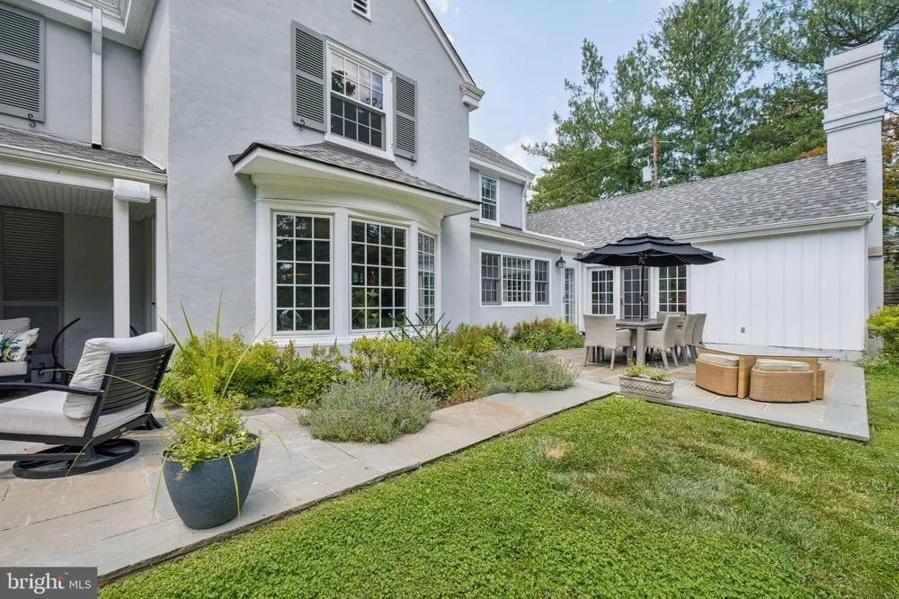 516 GRAVERS Wyndmoor, PA 19038