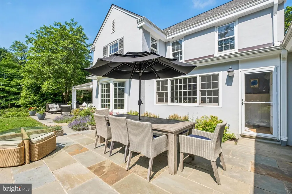 516 GRAVERS Wyndmoor, PA 19038