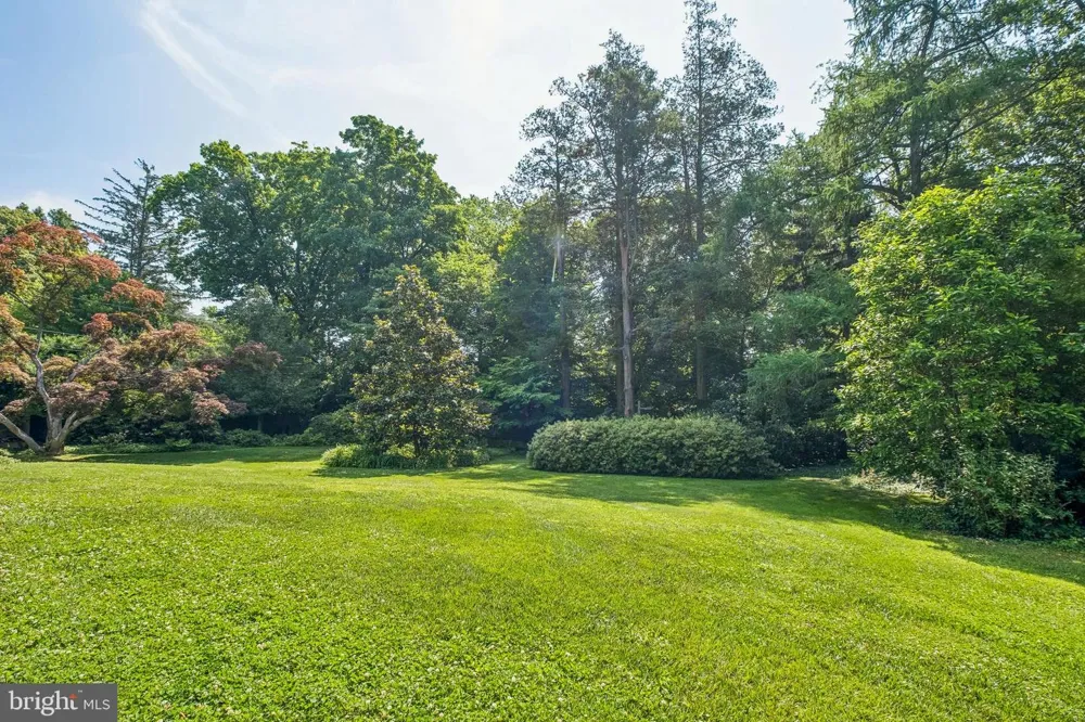 516 GRAVERS Wyndmoor, PA 19038