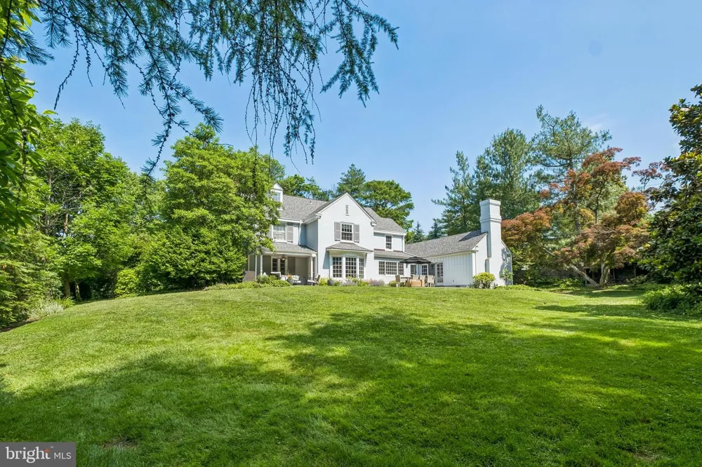 516 GRAVERS Wyndmoor, PA 19038