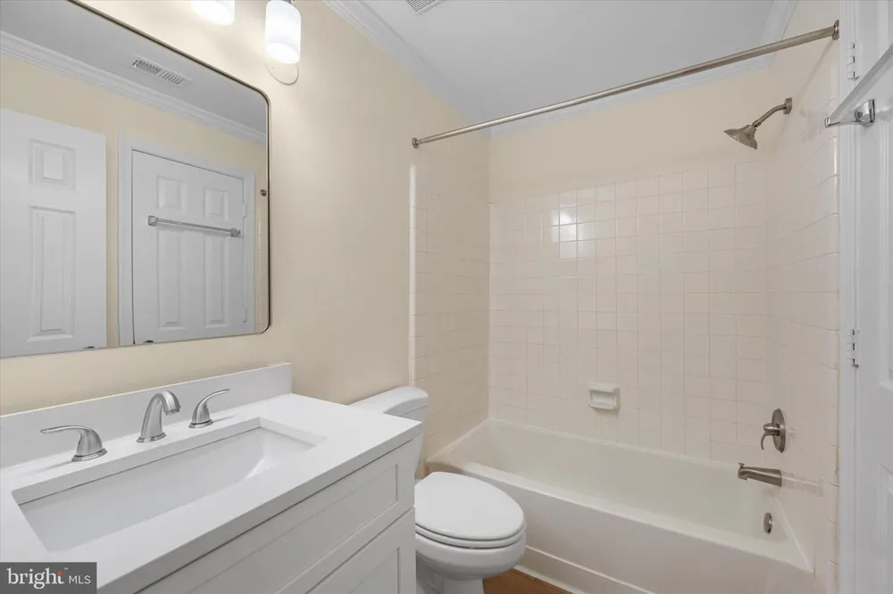 1116 HUNTMASTER TERRACE NE #102 Leesburg, VA 20176