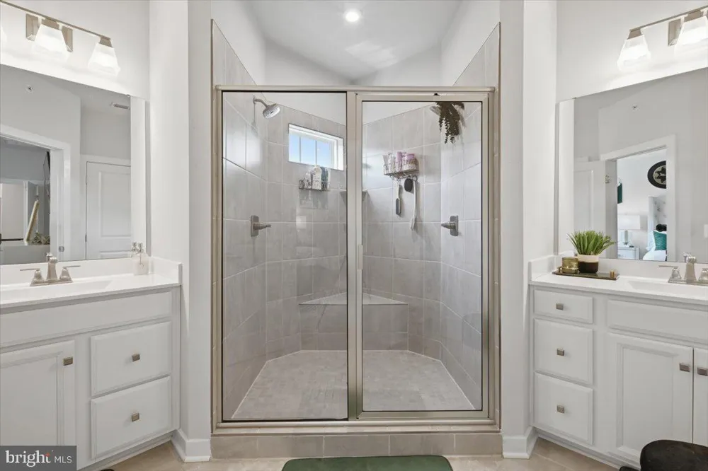 1677 DUNNINGTON PLACE Dumfries, VA 22026