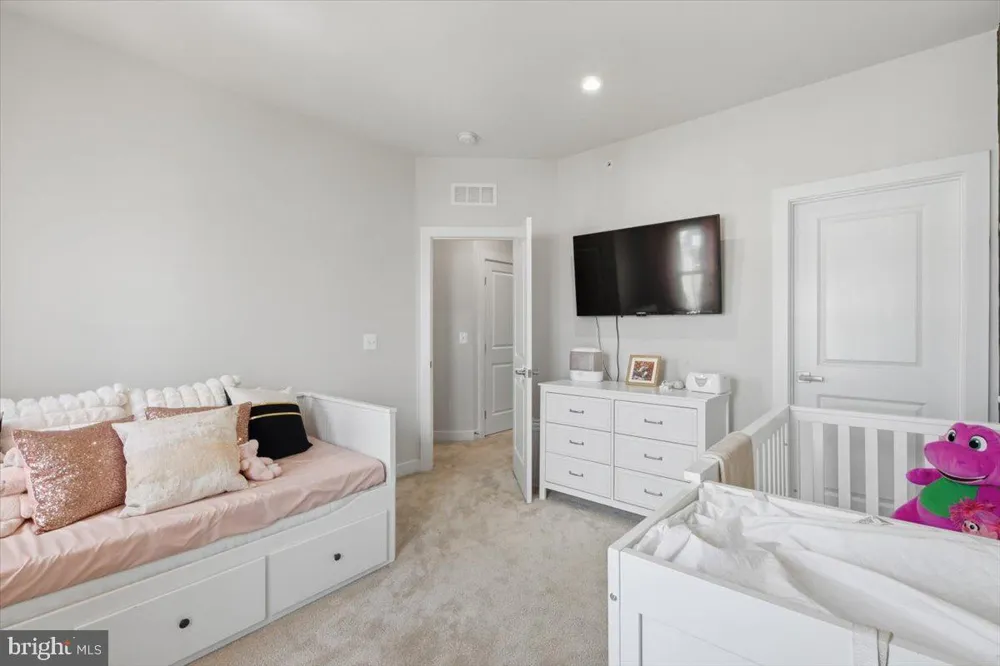 1677 DUNNINGTON PLACE Dumfries, VA 22026