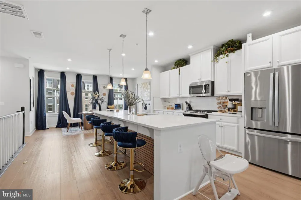 1677 DUNNINGTON PLACE Dumfries, VA 22026