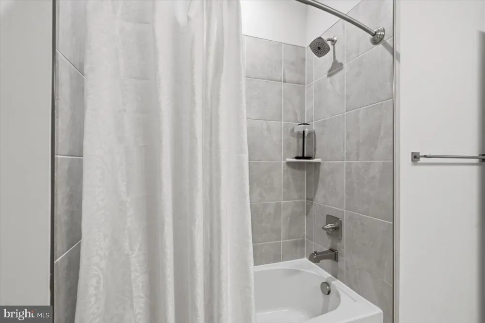 1677 DUNNINGTON PLACE Dumfries, VA 22026