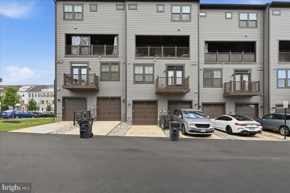 1677 DUNNINGTON PLACE Dumfries, VA 22026