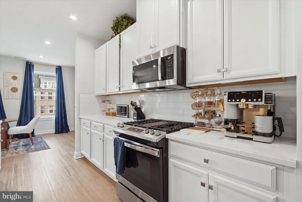 1677 DUNNINGTON PLACE Dumfries, VA 22026