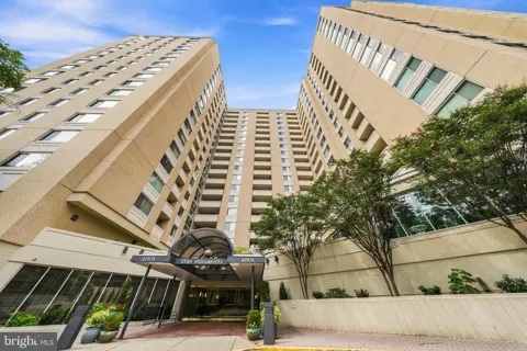 4601 PARK AVENUE #1718T